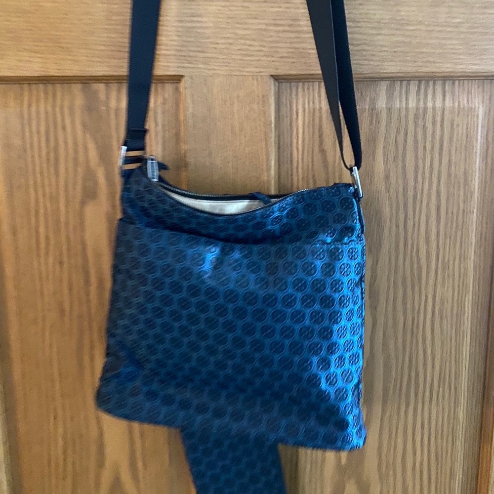 Baggallini Crossbody bag. Beautiful pattern!